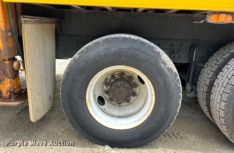 image for item EK4742 2009 International  Workstar 7400 SBA  bucket truck