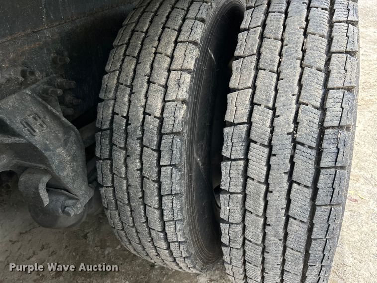 image for item EK4742 2009 International  Workstar 7400 SBA  bucket truck