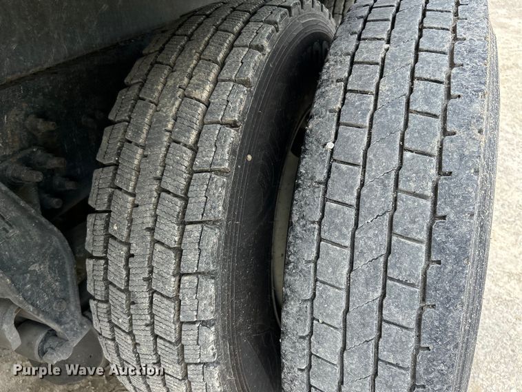 image for item EK4742 2009 International  Workstar 7400 SBA  bucket truck