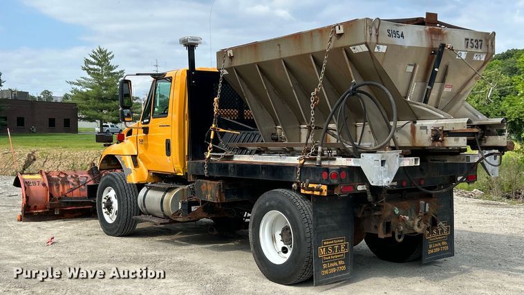 image for item EK4743 2005 International  7400 flatbed truck