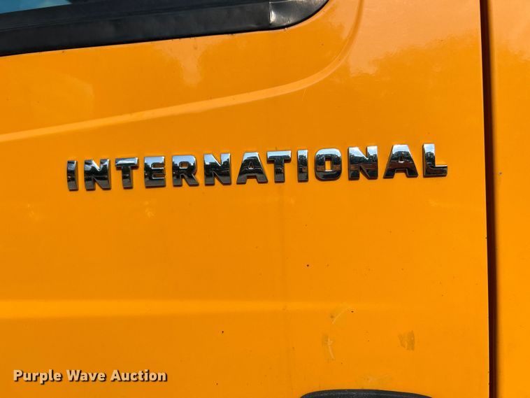 image for item EK4743 2005 International  7400 flatbed truck