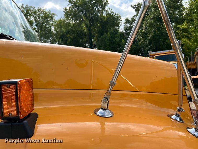 image for item EK4743 2005 International  7400 flatbed truck