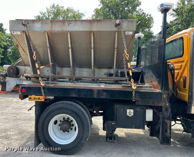 image for item EK4743 2005 International  7400 flatbed truck