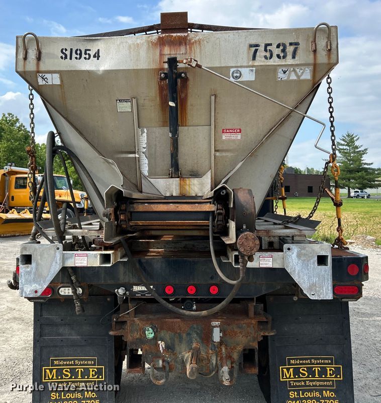 image for item EK4743 2005 International  7400 flatbed truck