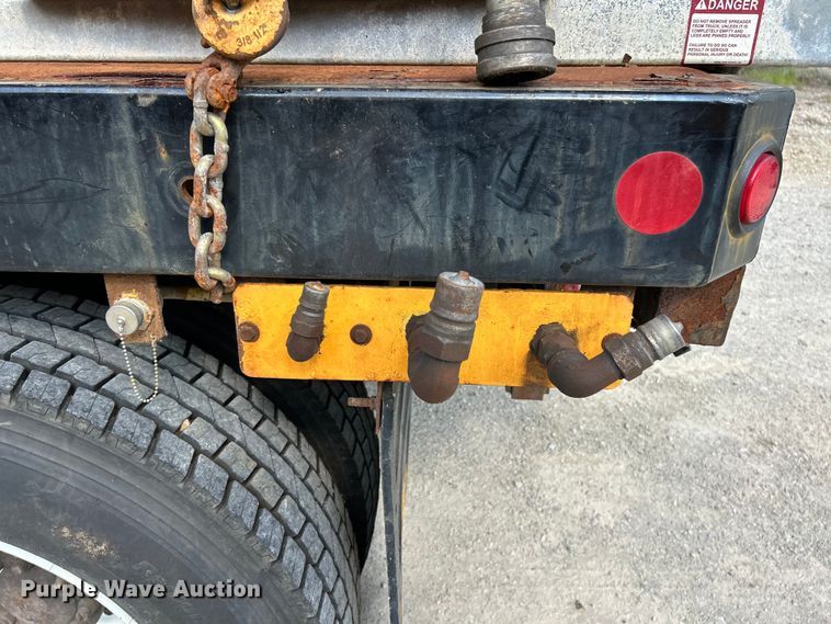 image for item EK4743 2005 International  7400 flatbed truck