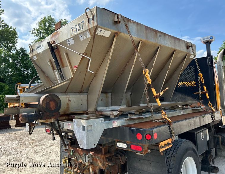 image for item EK4743 2005 International  7400 flatbed truck