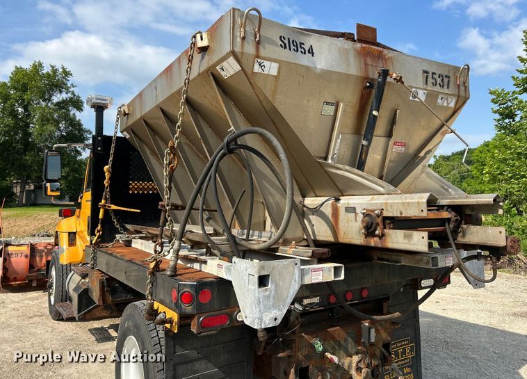 image for item EK4743 2005 International  7400 flatbed truck