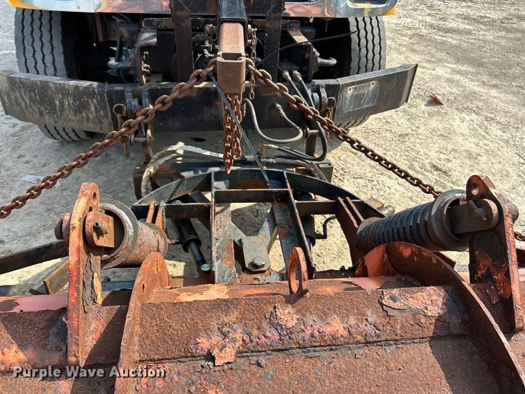 image for item EK4743 2005 International  7400 flatbed truck