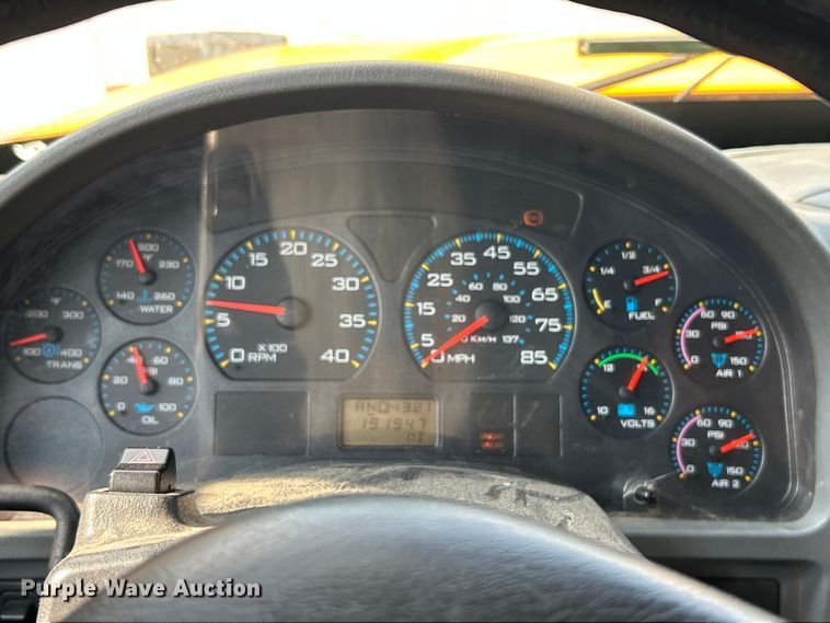 image for item EK4743 2005 International  7400 flatbed truck