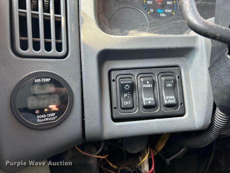 image for item EK4743 2005 International  7400 flatbed truck