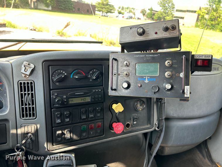 image for item EK4743 2005 International  7400 flatbed truck