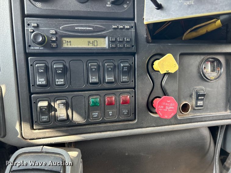 image for item EK4743 2005 International  7400 flatbed truck