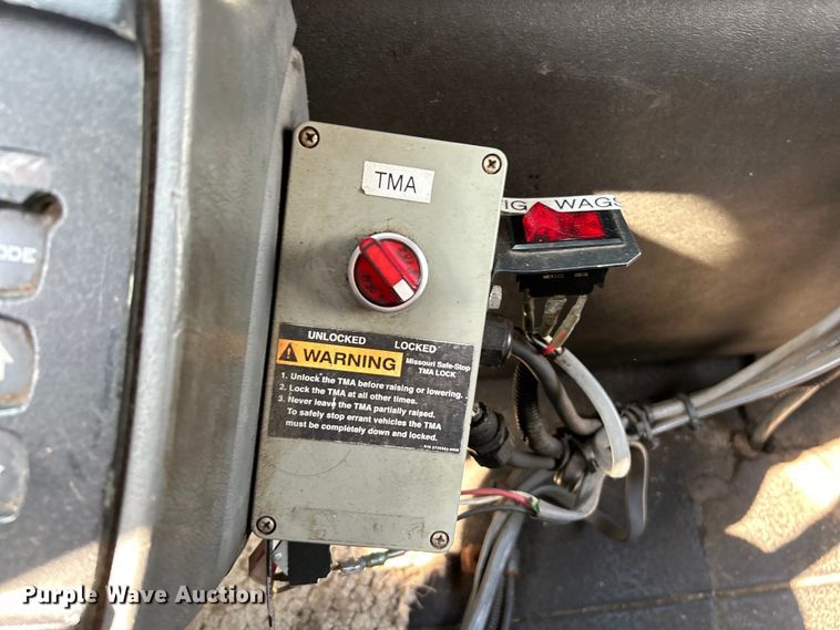 image for item EK4743 2005 International  7400 flatbed truck