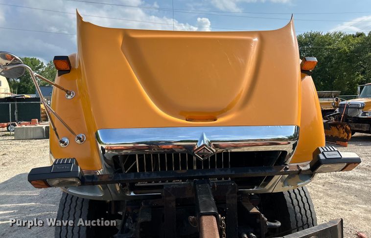 image for item EK4743 2005 International  7400 flatbed truck