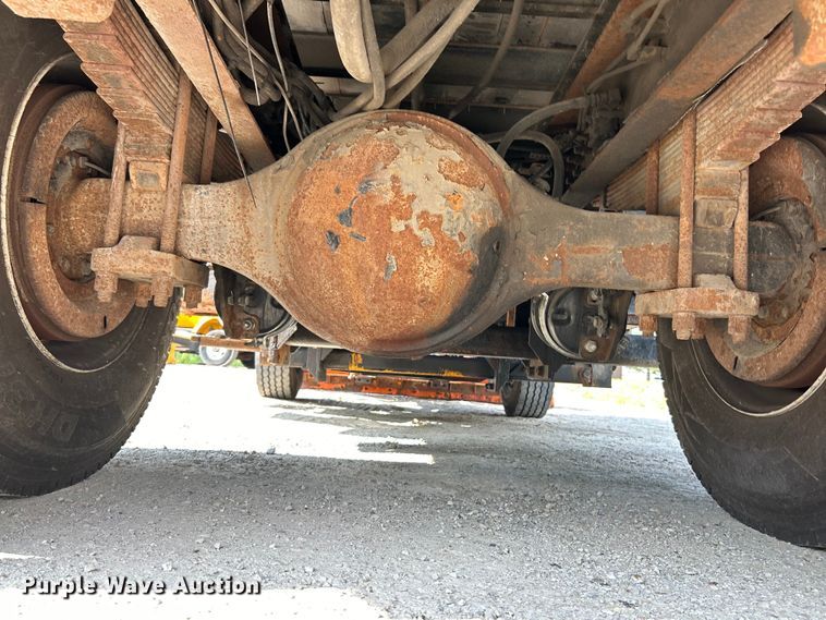 image for item EK4743 2005 International  7400 flatbed truck