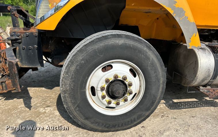 image for item EK4743 2005 International  7400 flatbed truck