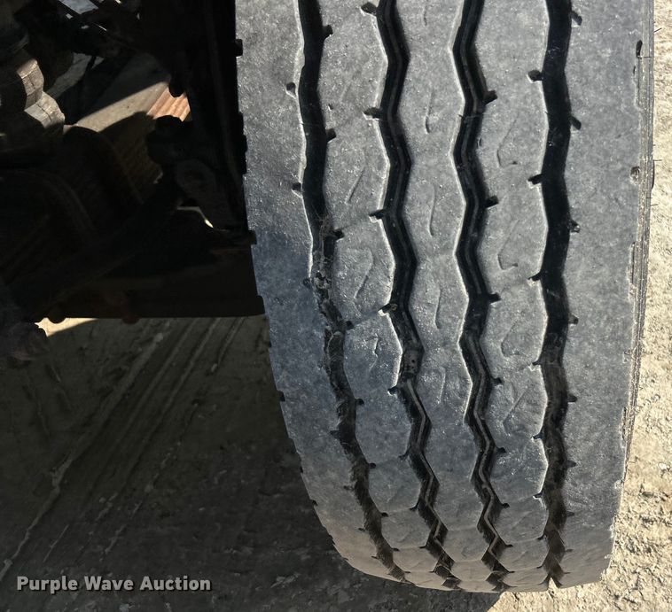 image for item EK4743 2005 International  7400 flatbed truck