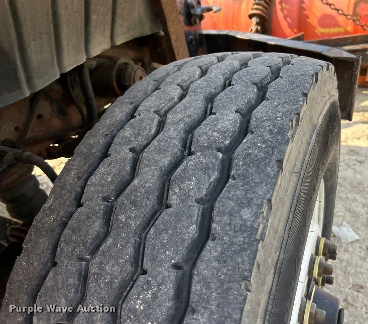 image for item EK4743 2005 International  7400 flatbed truck