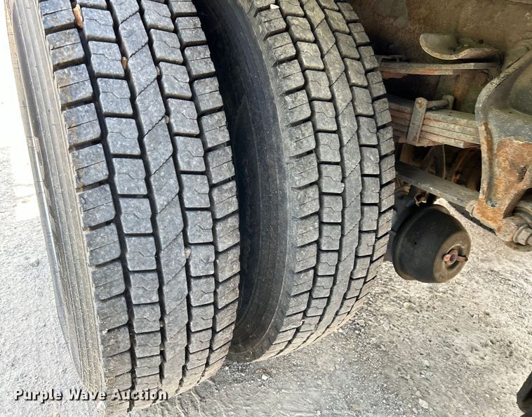 image for item EK4743 2005 International  7400 flatbed truck