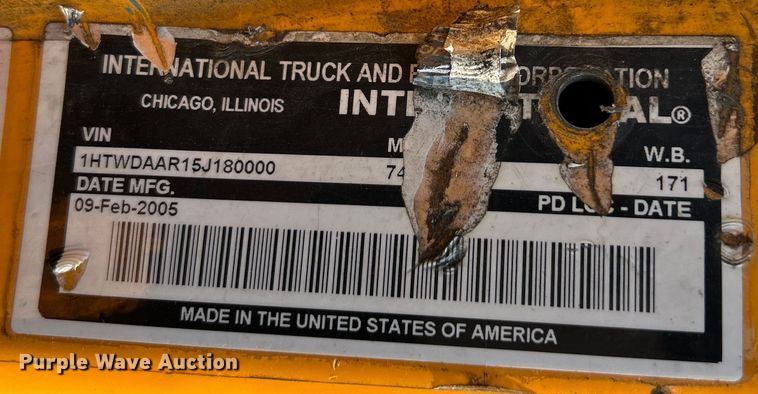 image for item EK4743 2005 International  7400 flatbed truck