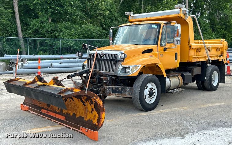 image for item EK4745 2005 International  7400 dump truck