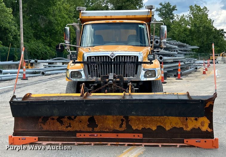 image for item EK4745 2005 International  7400 dump truck