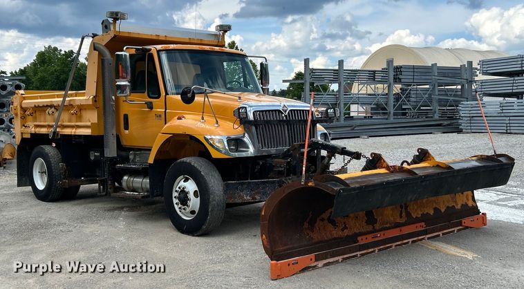 image for item EK4745 2005 International  7400 dump truck