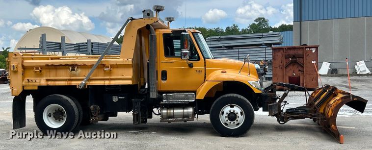 image for item EK4745 2005 International  7400 dump truck