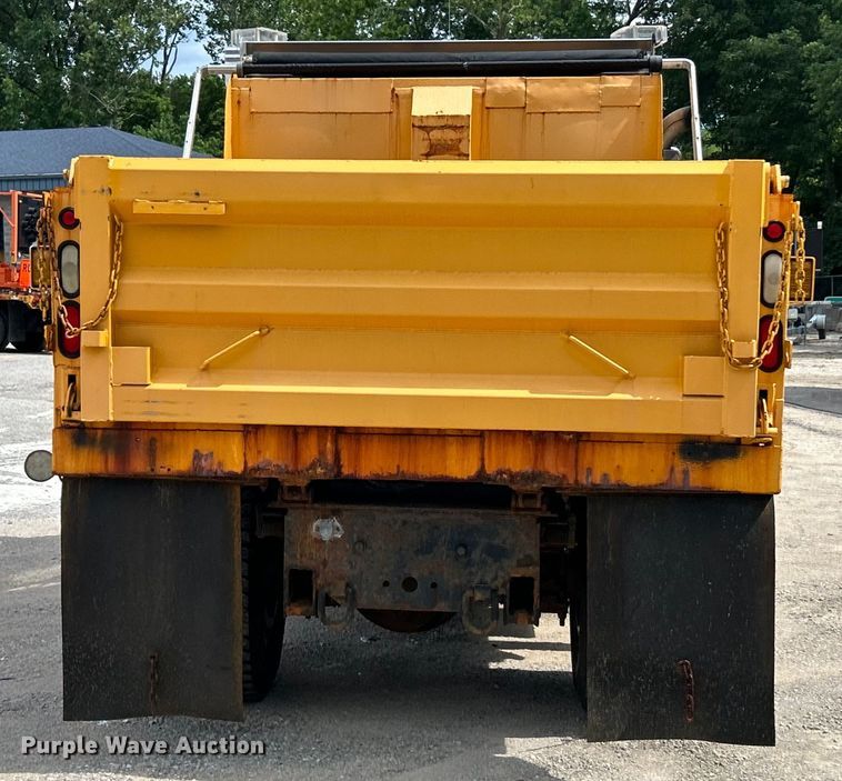 image for item EK4745 2005 International  7400 dump truck