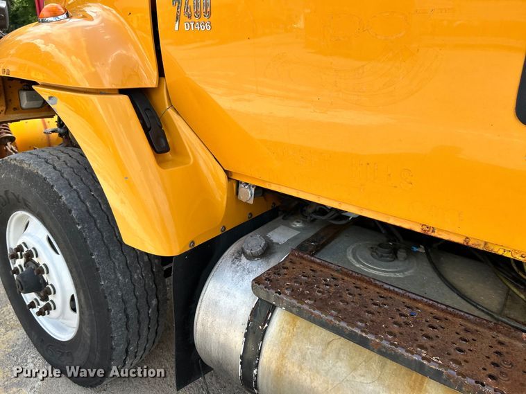 image for item EK4745 2005 International  7400 dump truck