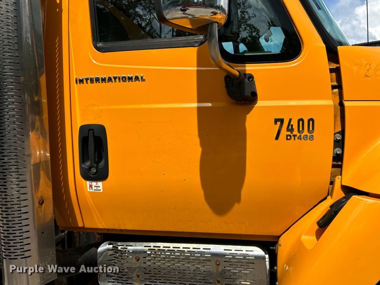 image for item EK4745 2005 International  7400 dump truck