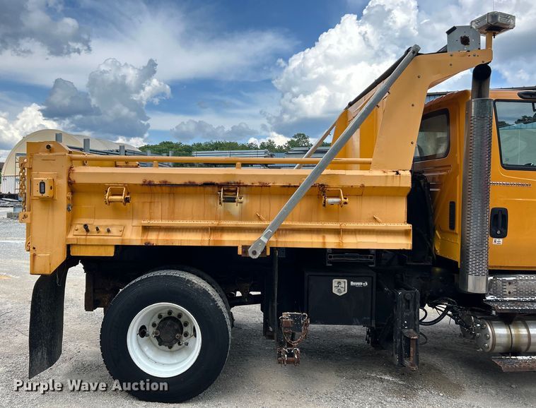 image for item EK4745 2005 International  7400 dump truck