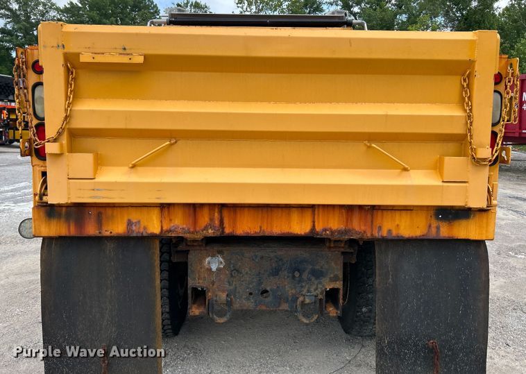 image for item EK4745 2005 International  7400 dump truck