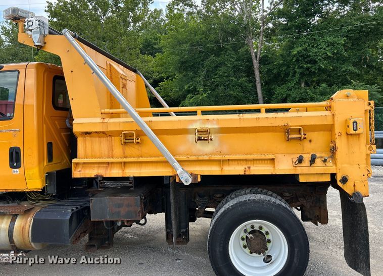 image for item EK4745 2005 International  7400 dump truck