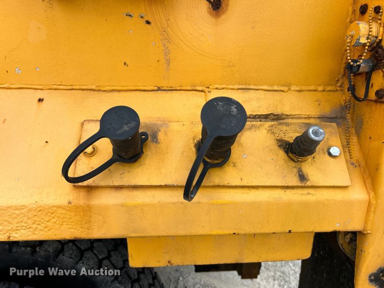 image for item EK4745 2005 International  7400 dump truck