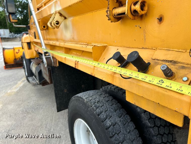 image for item EK4745 2005 International  7400 dump truck