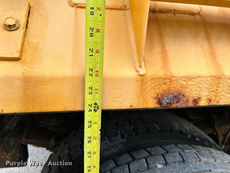 image for item EK4745 2005 International  7400 dump truck