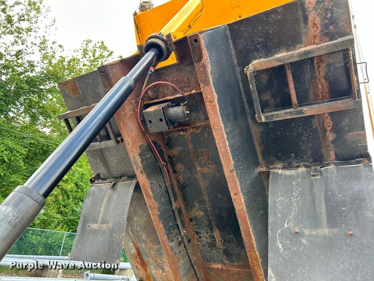 image for item EK4745 2005 International  7400 dump truck