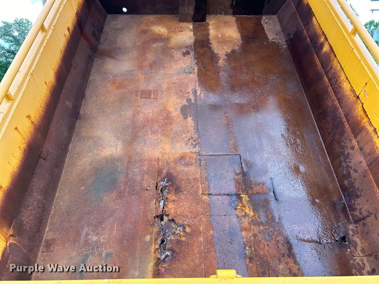 image for item EK4745 2005 International  7400 dump truck