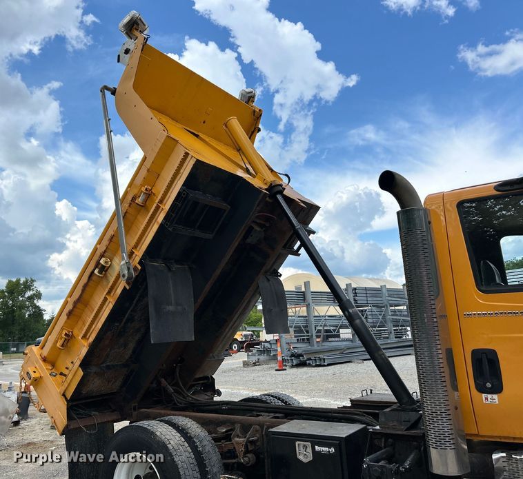 image for item EK4745 2005 International  7400 dump truck