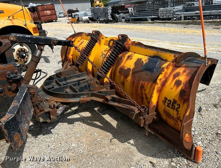 image for item EK4745 2005 International  7400 dump truck