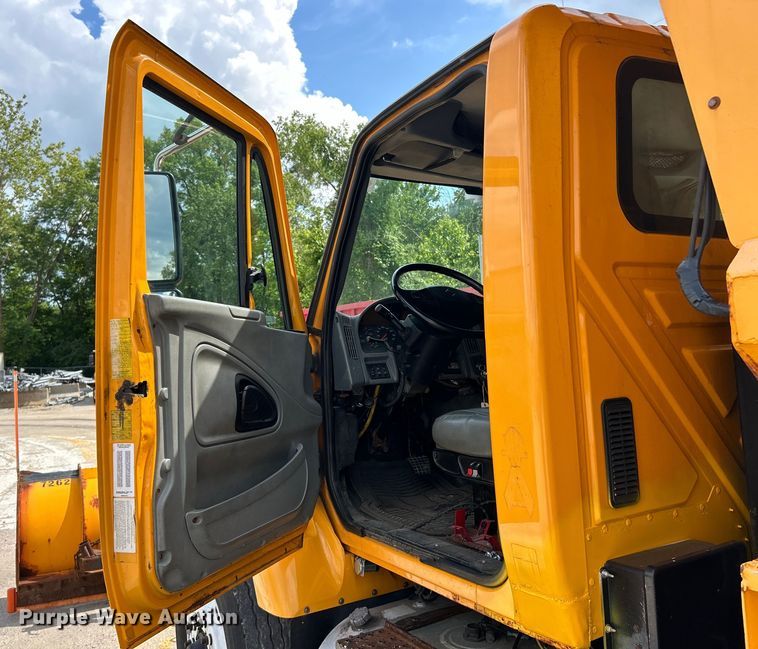 image for item EK4745 2005 International  7400 dump truck