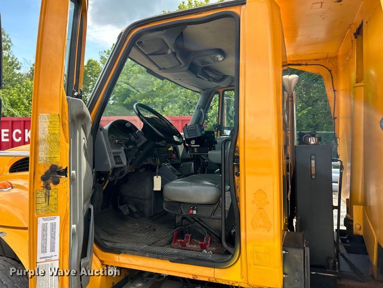 image for item EK4745 2005 International  7400 dump truck