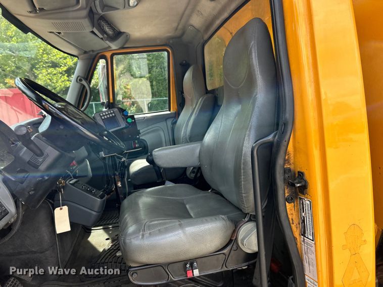 image for item EK4745 2005 International  7400 dump truck