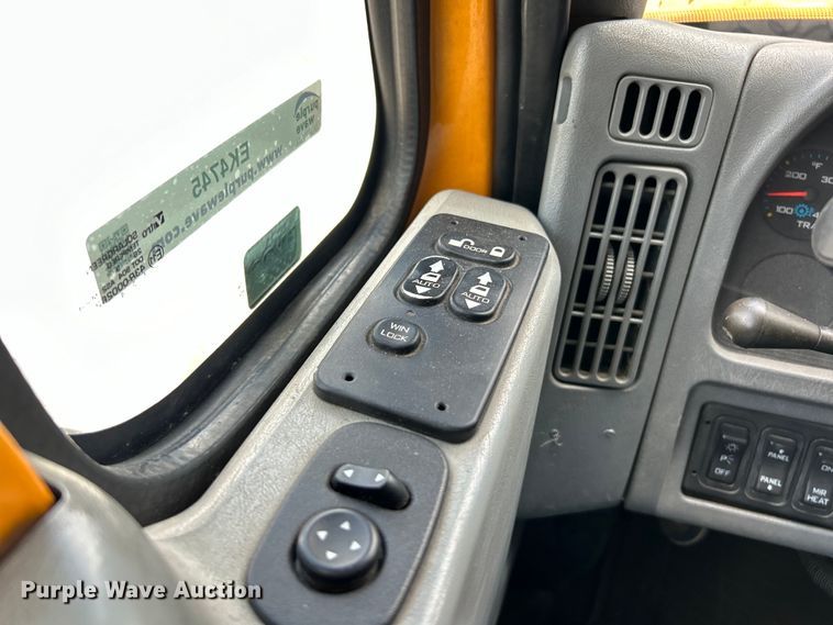 image for item EK4745 2005 International  7400 dump truck