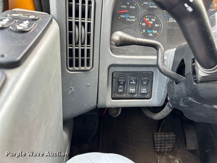 image for item EK4745 2005 International  7400 dump truck