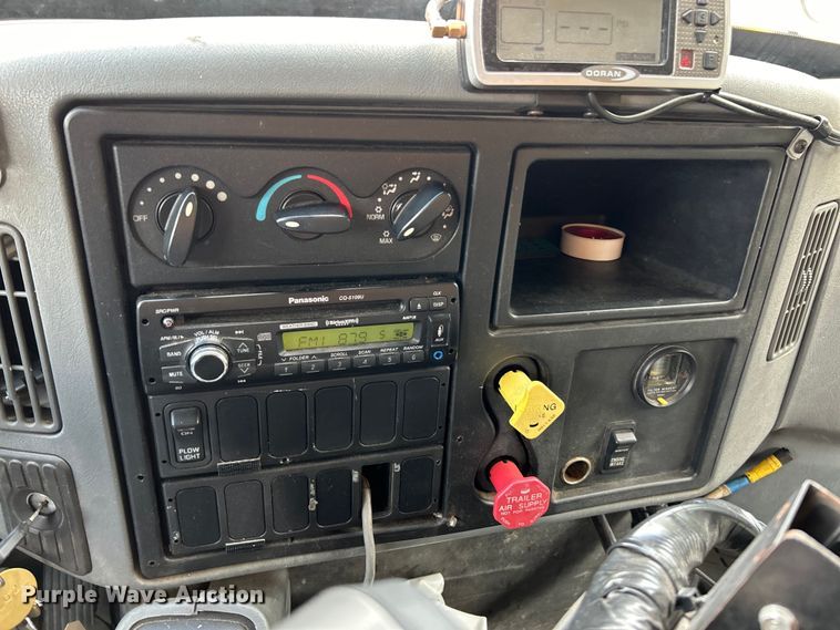 image for item EK4745 2005 International  7400 dump truck