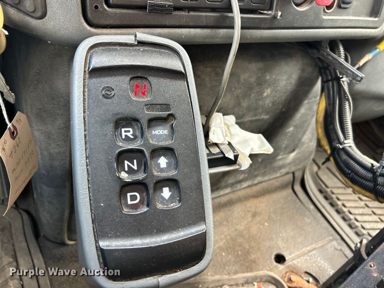 image for item EK4745 2005 International  7400 dump truck