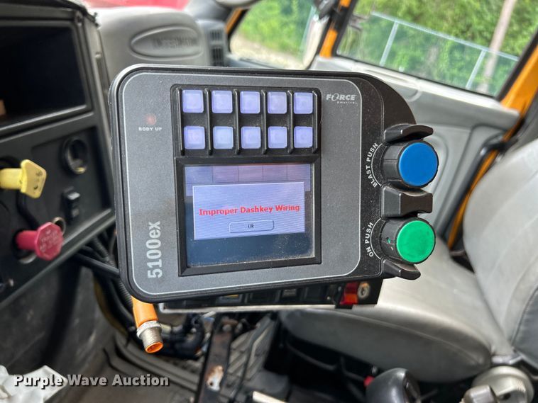 image for item EK4745 2005 International  7400 dump truck