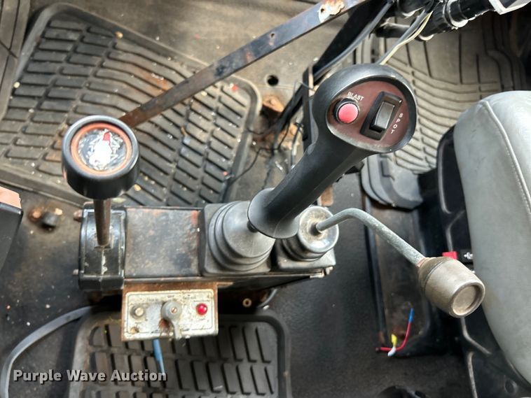 image for item EK4745 2005 International  7400 dump truck